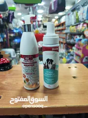  1 شامبو فوم للقطط:  العنوان: قطتك تكره الاستحمام؟ الحل هنا!