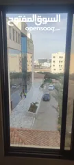  7 مكتب تجاري بارقى منطقه باربد بجانب صالة حياة اربد مباشرة للبيع.