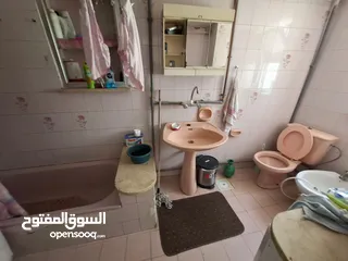  6 منزل ارضي للبيع في موقع مميز في جبل اللويبدة يقع على شارعين .. بسعر مميز جداً