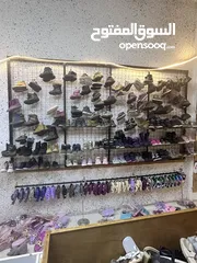  7 محل احذية للبيع المحل كامل او ما داخل المحل