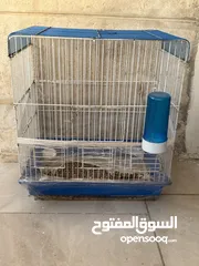  4 أقفاص عدد 10 إستعمال خفيف جداً وبحالة الوكالة موجود معلفين وثلاث معالف