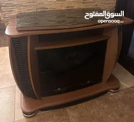  1 طاولة تلفاز بحالة جيدة