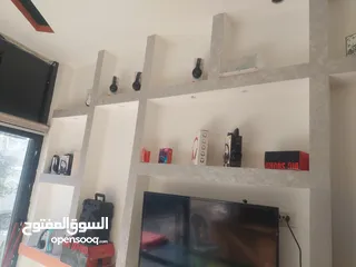  4 محل للبيع بسبب عدم التفرغ للعمل