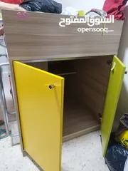  2 سرير مفرد بدون فرشه..مع جوارير وخزانه اسفل السرير