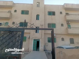  4 بناية استثمارية للبيع بسعر مغري بداعي السفر.. الزرقاء ..ضاحية مكة...مكونة من 6 شقق