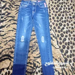  19 ملابس بناتي مستعمل بس نضيف بأسعار رمزيه ومراعاه عالكميه بلبسو عمر 8/9 سنين
