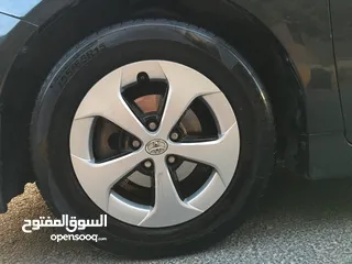  27 بريوس لون مميز وبحالة ممتازة ويوجد نيسان ليف 2015
