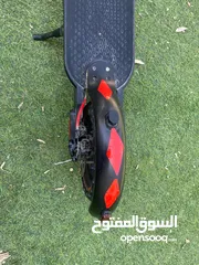  6 سكوتر شاومي كهربائي  المواصفات:  ثلاث وضعيات قيادة:  Eco Mode:  السرعة: 10 كم/ساعة  ا