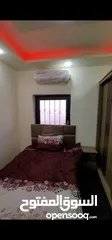  4 شقة مفروشه مساحات مختلفه عمارة عائليه منطقه حيويه على شارع البترا مباشره بجانب كافيه بلاك هاوس