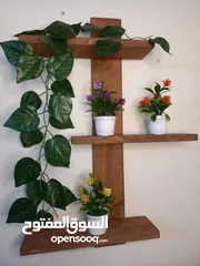  8 رفوف خشب شاشه ومطبخ وحمام وديكور حائط وستاند مكياج وجلاتين وغيره
