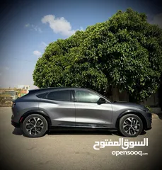  2 ford Mustang mach e primum 2021