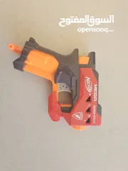  1 small toy blaster