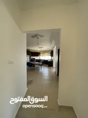  11 شقة للإيجار 250م2 في الجبيهة مع اطلالة على شارع الاردن