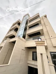  1 ارضية مع ترس و فير بليس بتشطيب مميز في طريق المطار الحويطي خلف المدارس العالمية