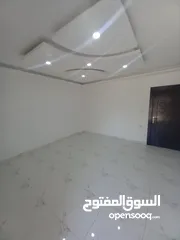  22 شقة ارضية فاخرة مقابل الوينك كافيه للبيع بسعر مغري