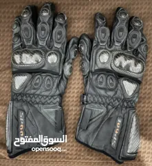  4 جكيت دراجة نارية عدد 2 الاسود حجم xl صيفي + شتوي  الجكيت الاسود و احمر حجم xs صيفي  طبعن بحالة نظيفة