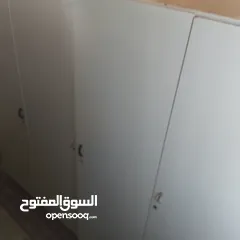  1 خزانه اربع ضرفات خشب لاتيه ولا شخط فيها ممتازه للبيع