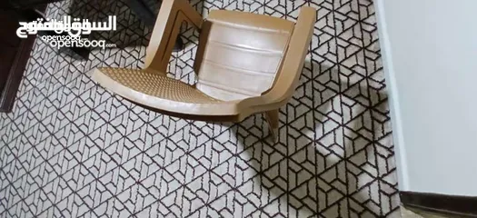  2 كراسي بحال الوكاله للبيع لون بني بسعر مناسب جداً