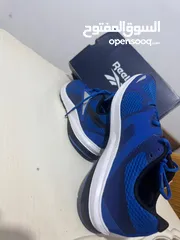  5 حذاء رياضي أزرق من Reebok، خفيف، بتهوية جيدة ونعل مريح بتقنية Memory Tech.