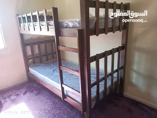  24 تخوت طابقين مع تخت اضافي من الأسفل مع درج وجوارير وارفف من وسط التخت سرير شبابي وأسرة سرير