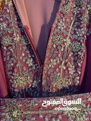  6 فستان زهري مطرز بالمسات طويل ويوجد حزام من نفس الموديل