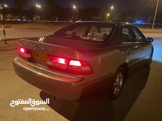  30 لكزس is300 موديل 1999رقم واحد بحاله ممتازه