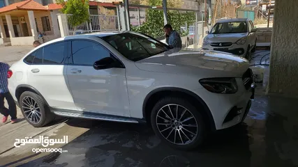  1 Mercedes Benz GLC 300