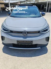  2 VOLKSWAGEN ID.4 CROZZ PRO   مع فتحه بانورما متحركة عداد 9k فقط