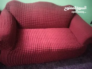  1 طقم كنب ومتفرقات للبيع  طقم كنب  طاولة 2 وممر ومعاه قطعتين  طقم كنب 7 مقاعد مع كفره بحالة جيدة