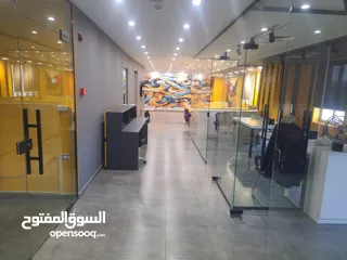  7 مكتب تجاري مفروش للبيع