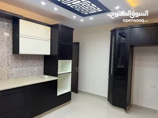  3 شقه للبيع في البيره قرب شارع نابلس وقرب مستشفى المستقبل