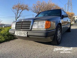  14 Mercedes Benz E200