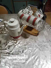  20 مقعد منجد وجرارات  عريضه يستخدم لغرفة النوم عند نهاية السرير بحالة الجديد وممكن يستخدم للانتريهات