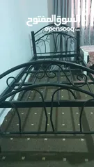  1 تخت حديد بحاله جيدا جدا استعمال بسيط