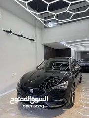  18 سيات ليون اف ار 2021 ولا غرام بويه مع فتحه سقف فل فل عداد قليل بسعر مميز جدا غير قابل للشكات نهائيا
