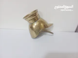  13 وعاء تقليدي مصنوع يدويا يستخدم لحمل الفحم أو الحطب مزخرف برسومات أنتيك قديم جدا لون ذهبي