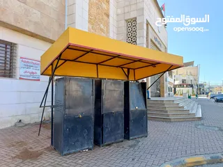  2 مظلة و حافظات وستاندات ماكينات السلش .