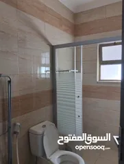  9 شقه استثماريه للبيع شارع الجامعه الاردنيه قرب مطعم ماكدونالدز