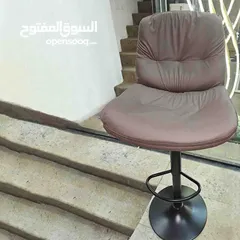  4 كرسي بار عصري للمطبخ هو الخيار الأول مصمم بمعدن قوي قواعد ناعمه و مريحه تعزز من الراحة و الأناقة