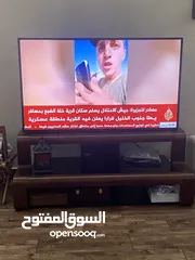  3 طاولة تلفزيون TV unit للبيع في غرفة الجلوس