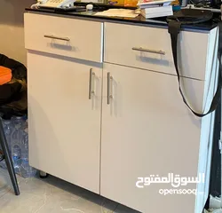  8 معدات كافتيريا كامله و شبه مستعمله,ثلاجات عرض و طاولات و كراسي و الكثير من المعدات و بريستا