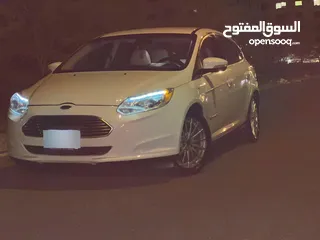  4 فورد فوكس كهرباء 2015 نظيفة جداً للبيع بسعر ممتاز