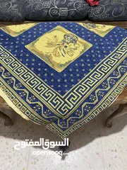  5 -برادي  -طقم شرشف طاولة وسط مربع وكوشن للشرشف   مروحة تعليق قماش بلرسم المميز والخشب المميز