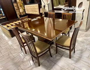  1 طاولة سفره كلاسيك  فااخره و فخمه جداً  خشب زان بلوط  مشغوله بإتقان و دقه عاليه مستعمل بحال الوكاله
