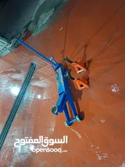  1 جك لرفع السيارات حديد بحالة ممتازة