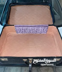  30 شنط سفر وحقائب قديمة ونادرة.