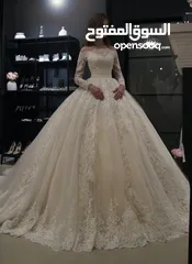  1 فستان زفاف للبيع بسعر مغري