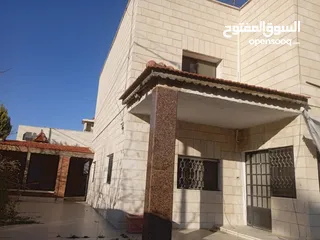  8 عمارة طابقية فاخرة للبيع مطلة على ثلاث شوارع  تصلح لشركه اسكان في أرقى مناطق الجبيهه