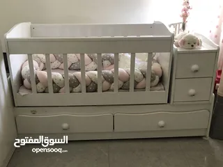  1 تخت بيبي للبيع بحاله جيده استخدام بسيط ل عمر 0-6سنوات ومريح جدا