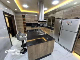  4 فيلا شبه قصر للبيع 3 طوابق